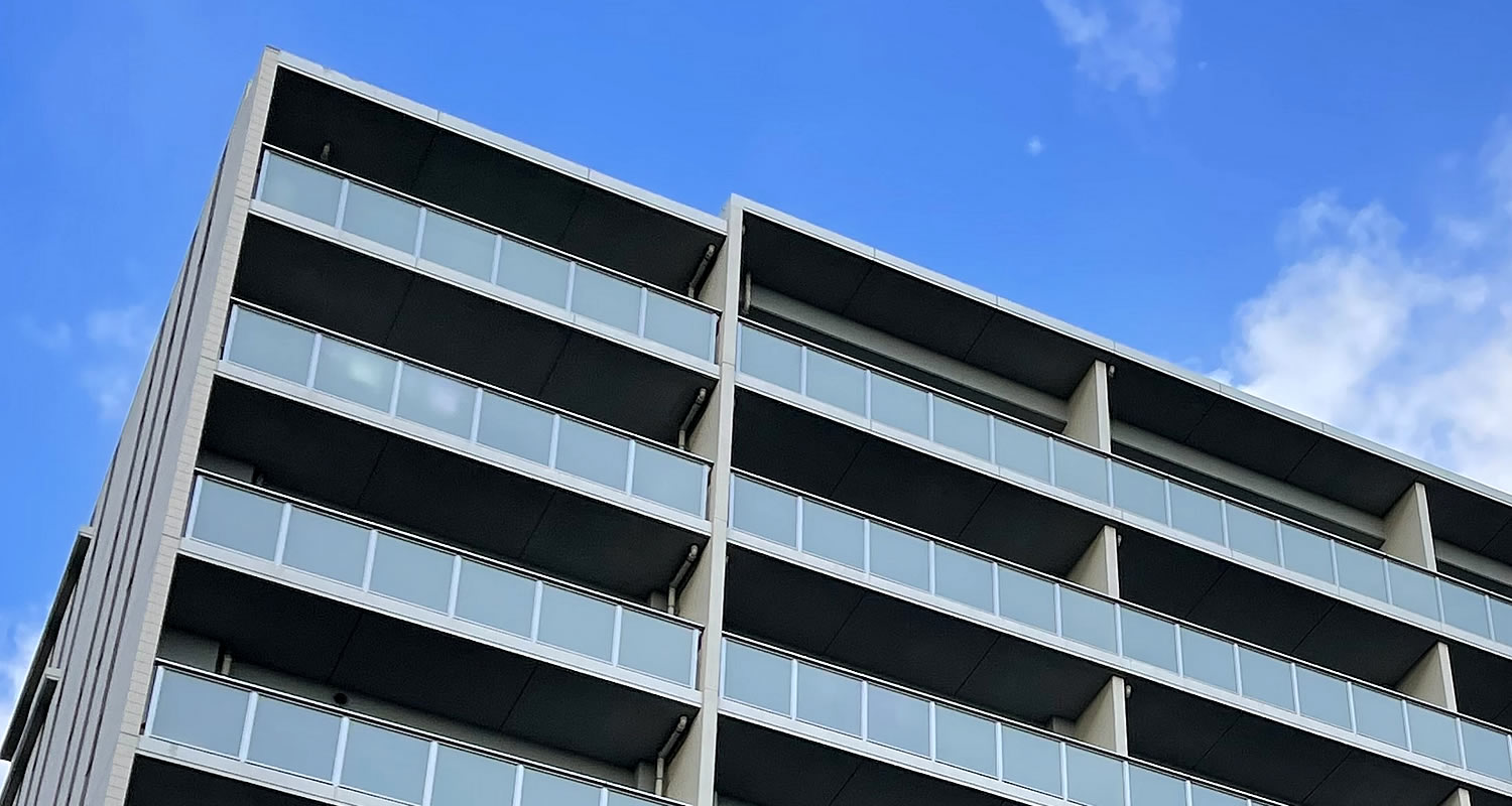 熊本市中央区マンション・プレミスト大江本町の外観を南側から望む