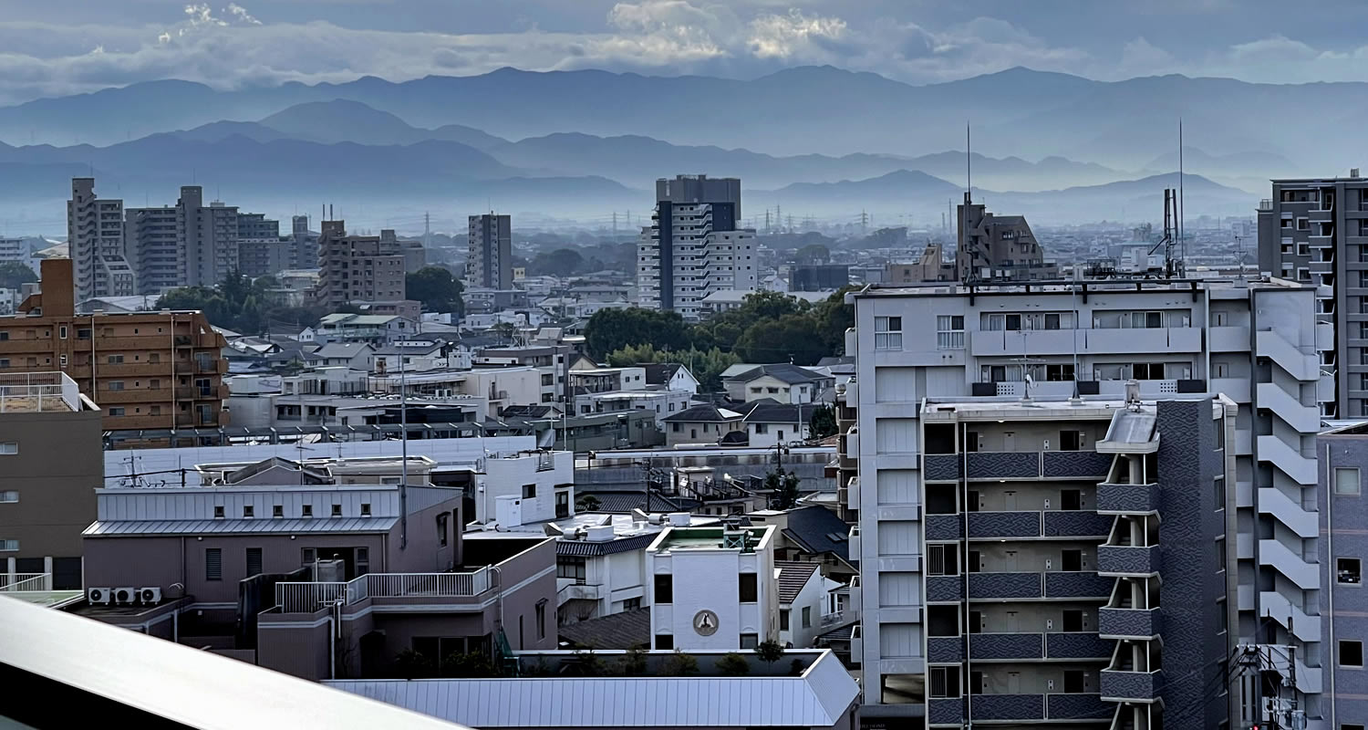 熊本県阿蘇くじゅう連山の神秘的な稜線がくっきり