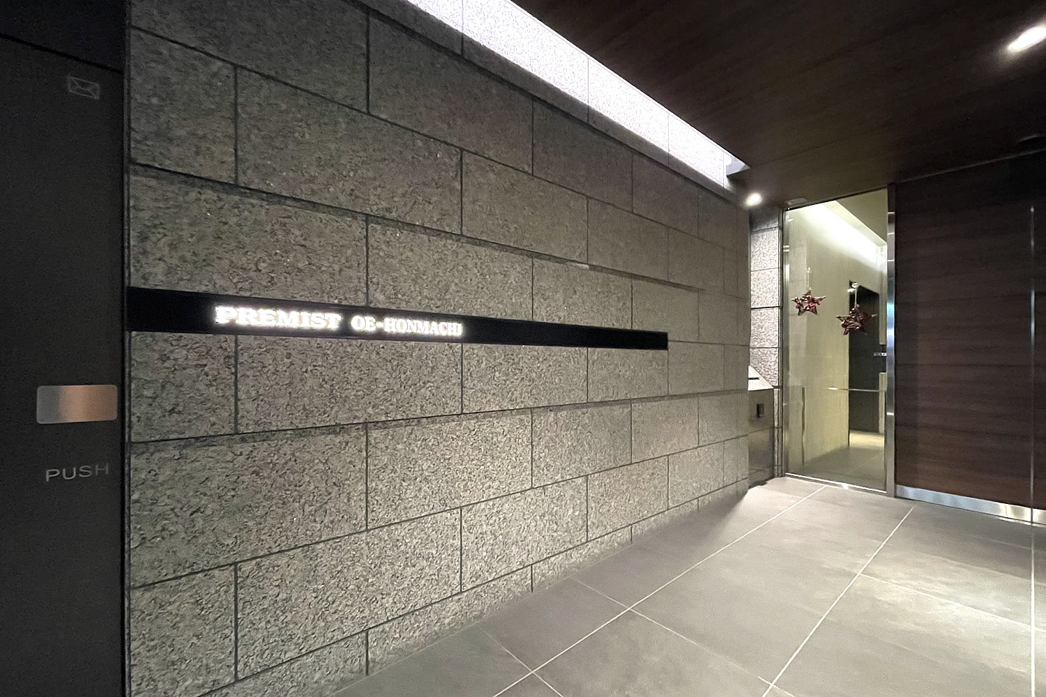 熊本市中央区マンション・プレミスト大江本町のエントランス