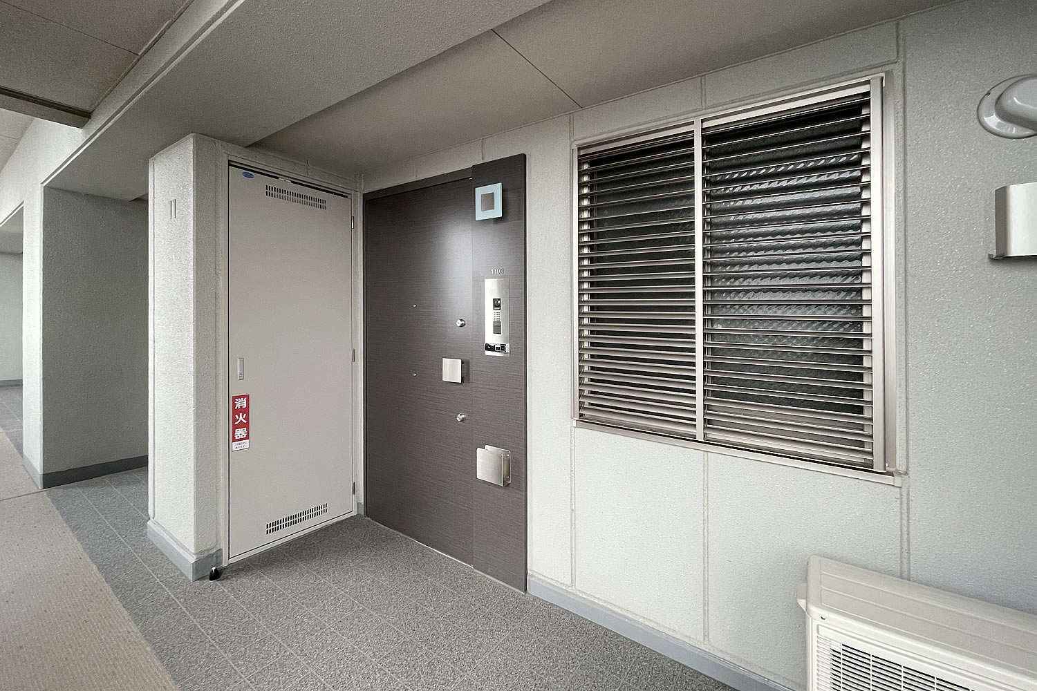 熊本市中央区マンション・プレミスト大江本町の最上階11階玄関前