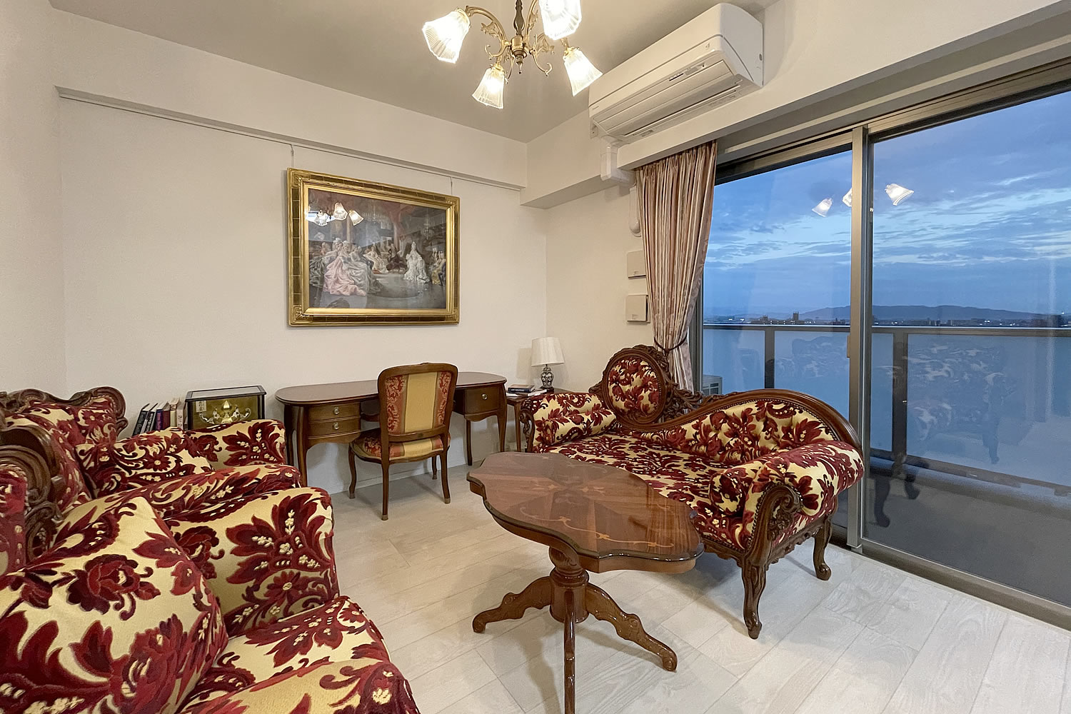 熊本市中央区マンション・プレミスト大江本町の最上階11階LDK イタリア家具を配置