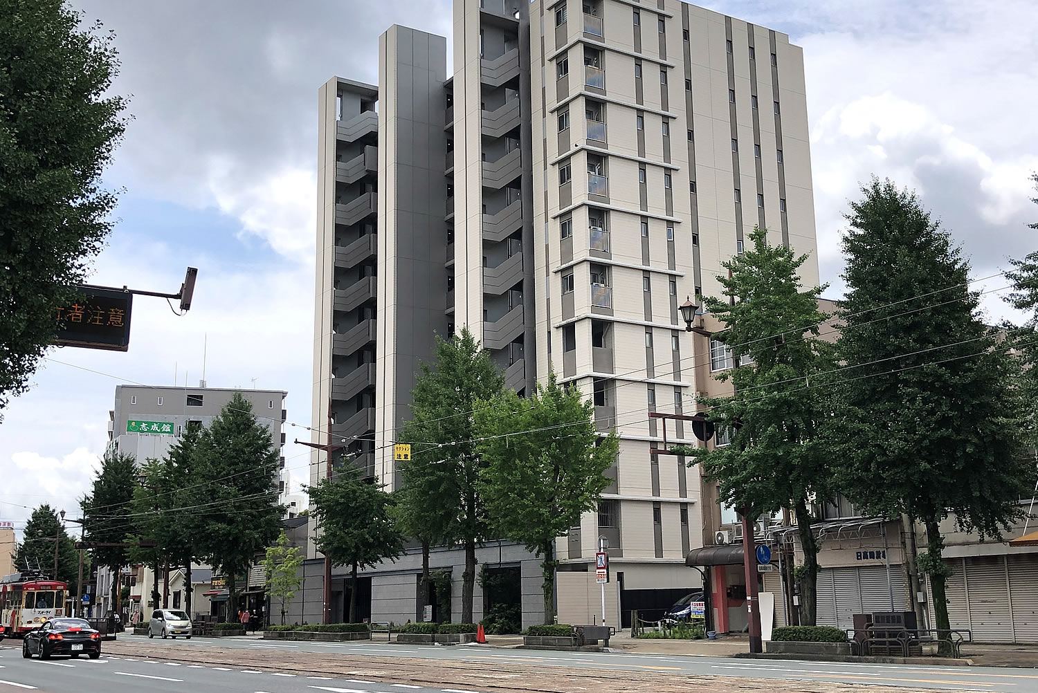 プレミスト大江本町・電車通り